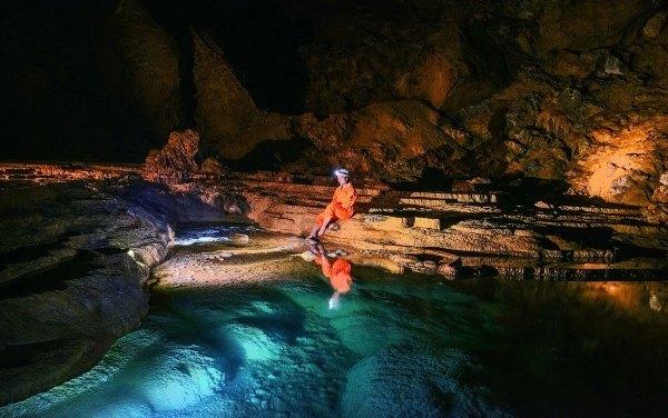 挺进地牢
