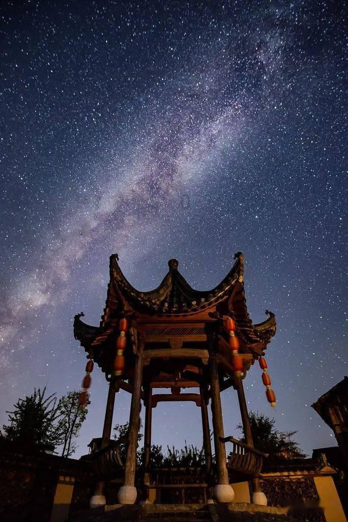 《繁花》揭秘：为何李李明知魏总没钱，还敢接他20万的酒席订单