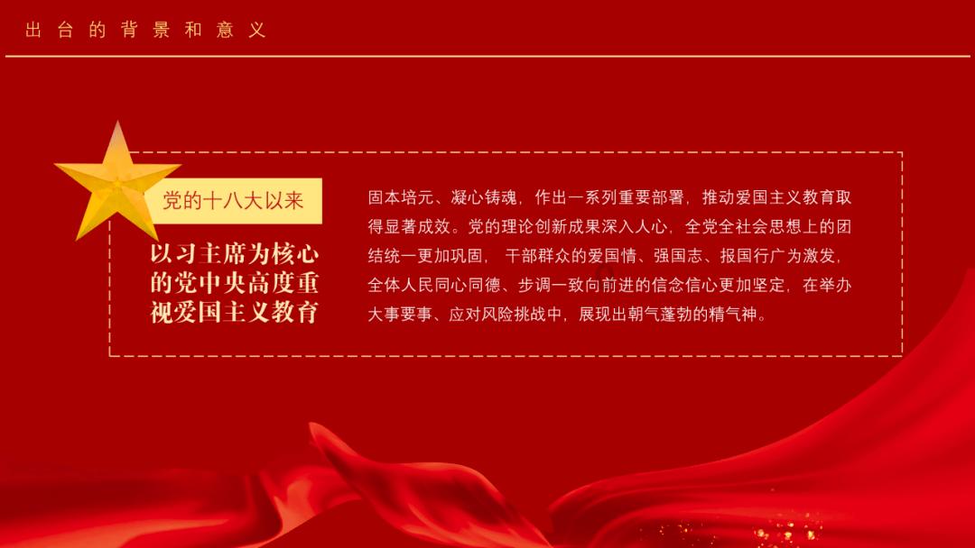 周也穿露背裙大秀美背 戴珍珠头纱清冷神秘