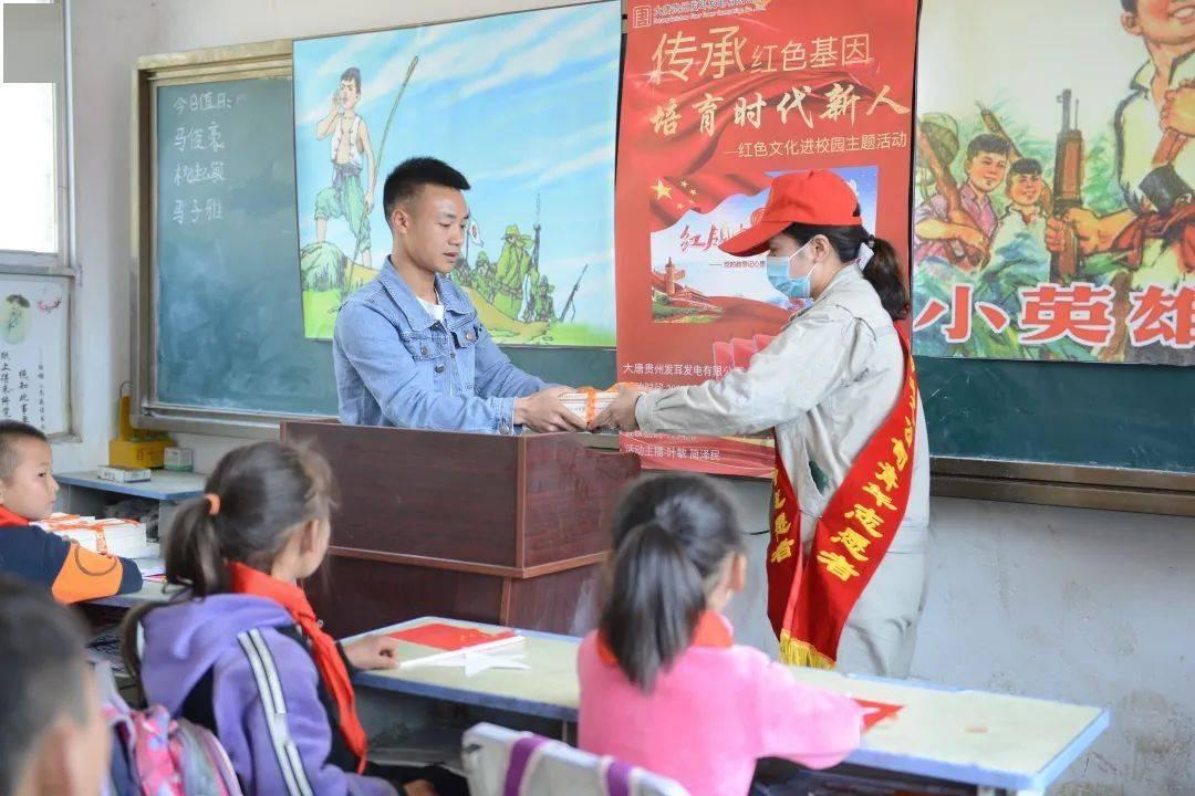 动漫人物吃东西