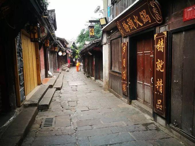 雷政富出狱,网友质疑:“赃款未退清为何能减刑?”